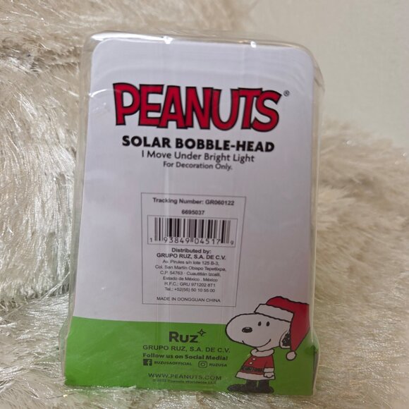 NWT Peanuts Bundle: 1000-Pc Puzzle, Mini Figure Set & Snoopy Solar Bobblehead - Picture 11 of 12